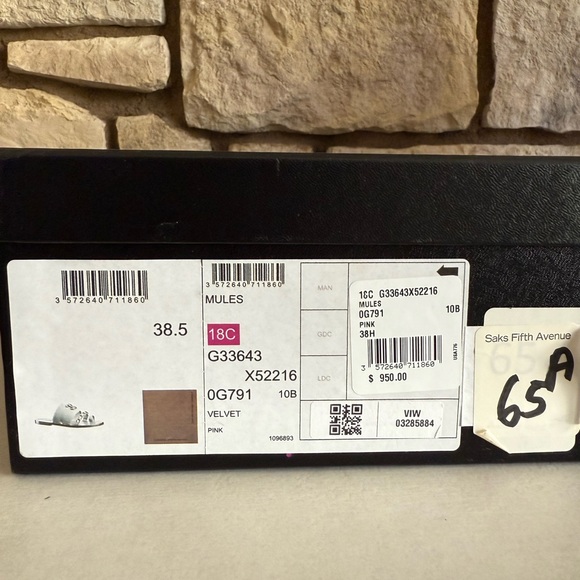 CHANEL Pink Velvet Slide Sandals with Chain and CC Logo - Picture 9 of 10